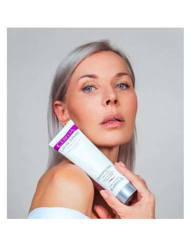 Reinigungs- und Make-up-Entfernermilch – CEBELIA